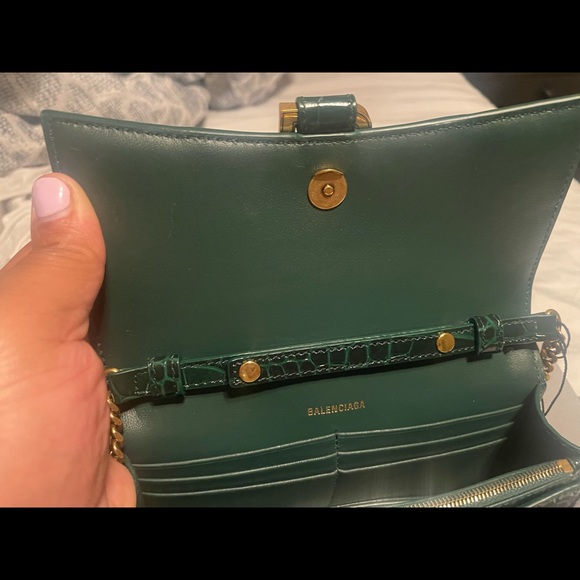 Balenciaga hourglass green croc wallet on chain - Picture 6 of 11